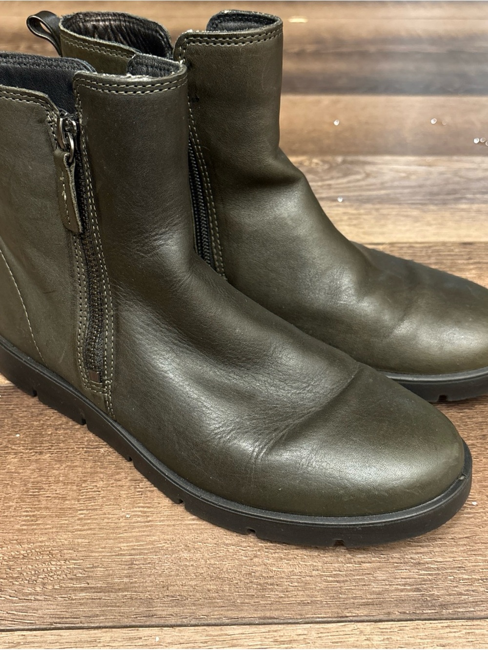 ECCO Bella Women’s Green Leather Boots Size 6 EU 37